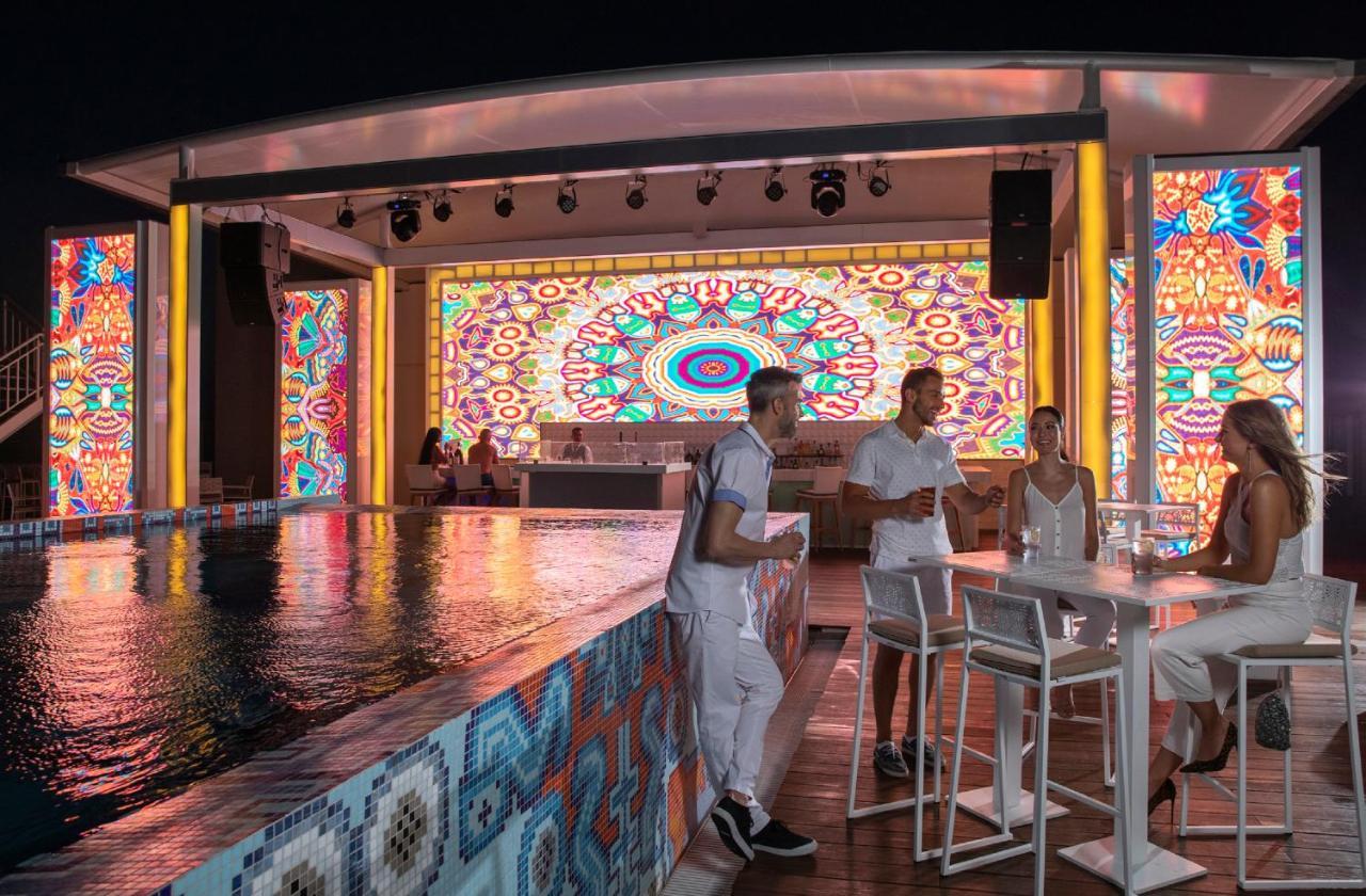 Royalton Chic Cancun, An Autograph Collection All-Inclusive Resort - Adults Only Bagian luar foto The pool at the nightclub