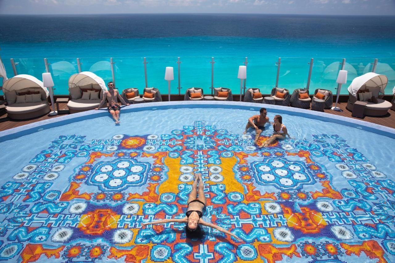 Royalton Chic Cancun, An Autograph Collection All-Inclusive Resort - Adults Only Bagian luar foto The pool at the Bvlgari Resort