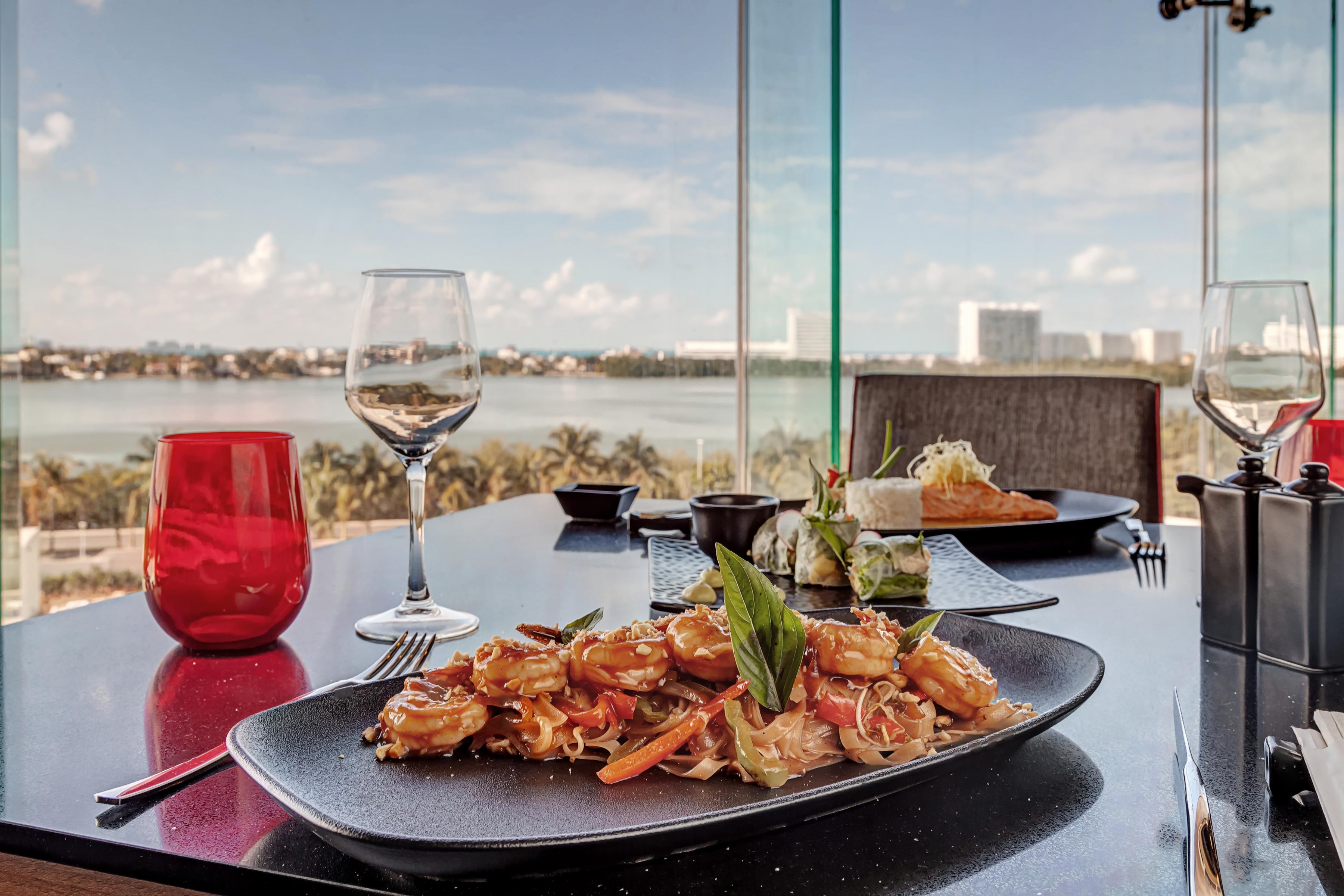 Royalton Chic Cancun, An Autograph Collection All-Inclusive Resort - Adults Only Bagian luar foto A meal at the restaurant
